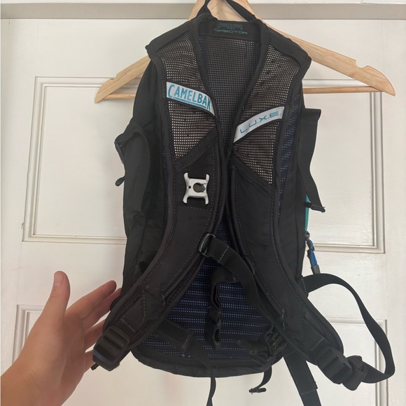 CamelBak LUXE Black and Teal Hydration Pack - Picture 2 of 4